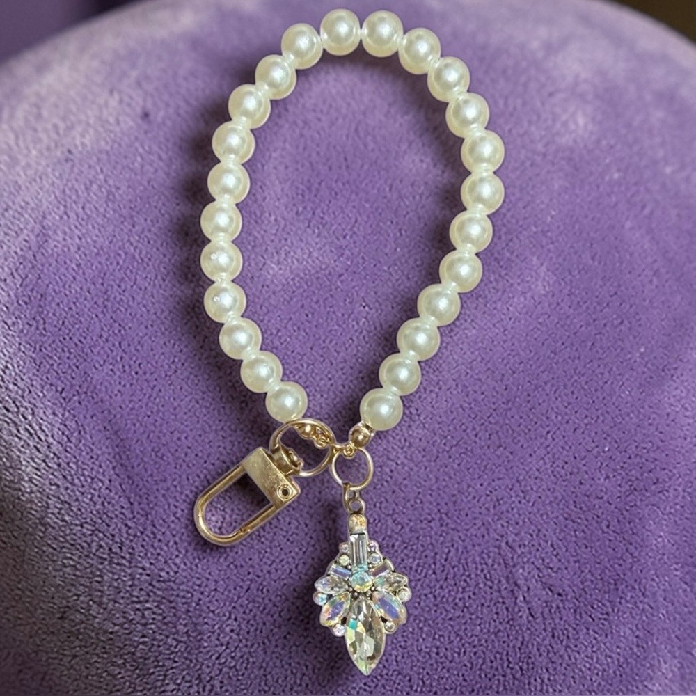 Elegant Pearl Keychain/Bag Tag with Gorgeous Charm